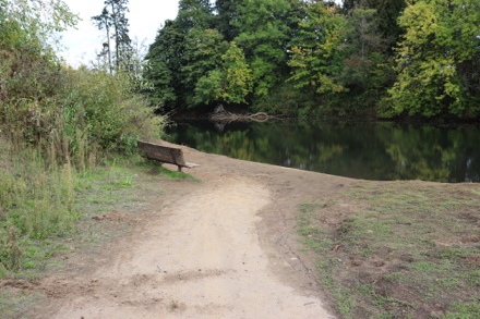 Natural surface trail – steep grade to bench – near the Tualatin River and boat launch